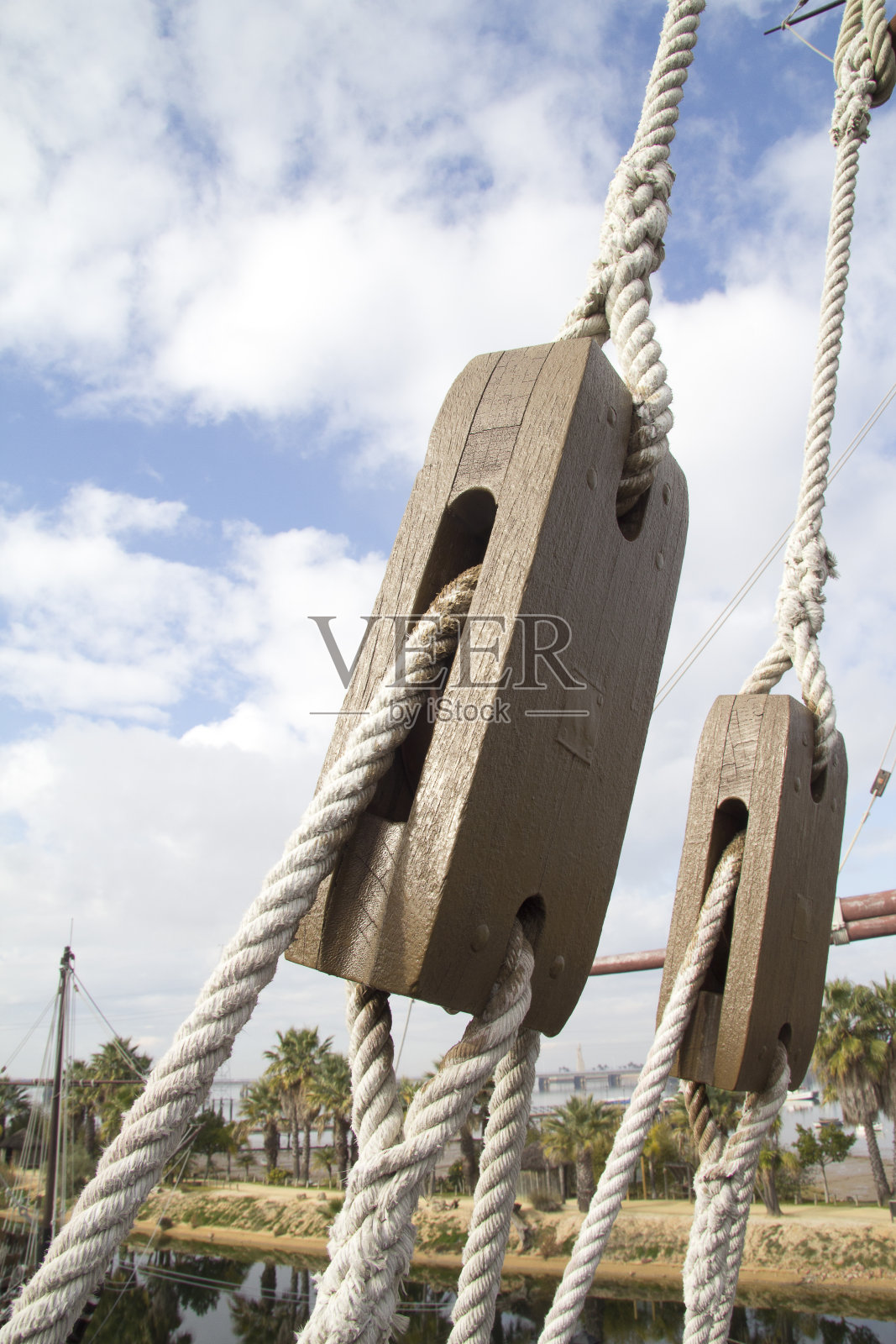 航海的船照片摄影图片