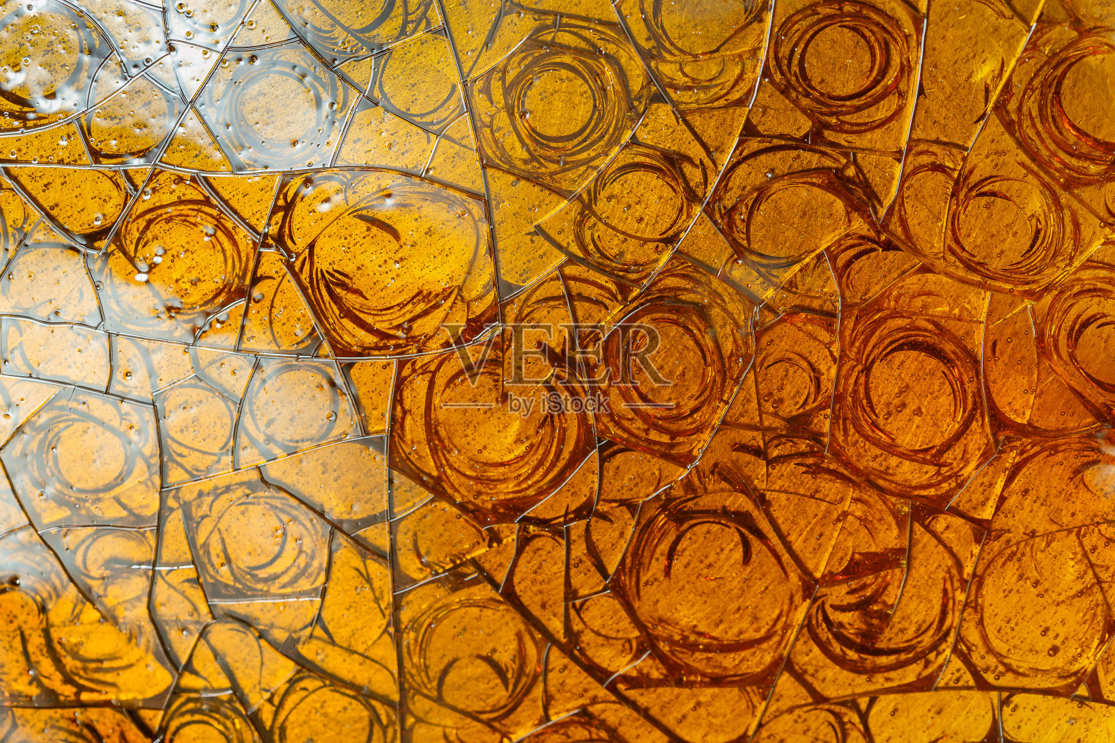 彩色明亮的焦糖白糖背景。晶体焦糖质地。关闭了。照片摄影图片