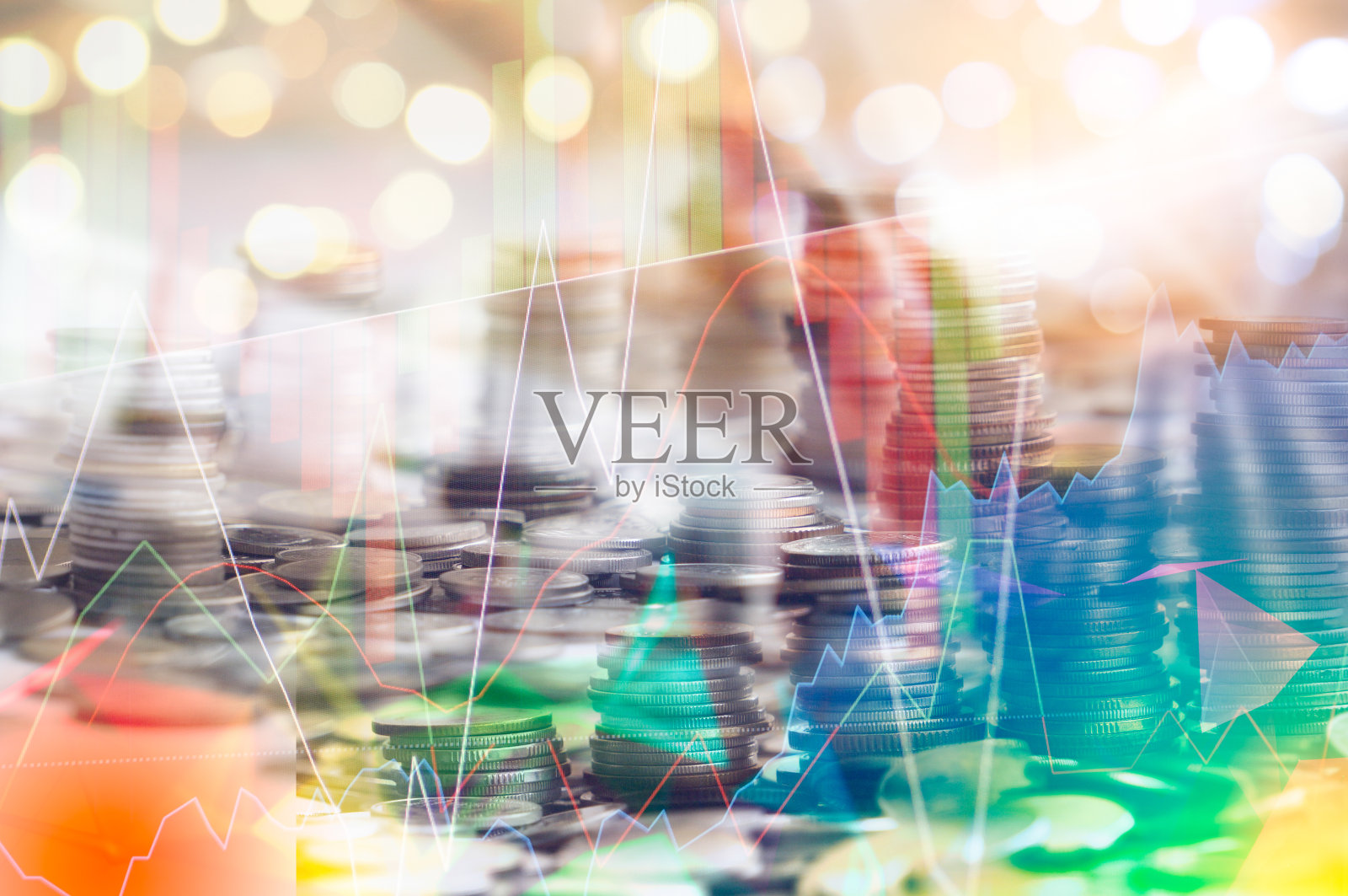 股票市场数字图形图表上的LED显示概念。大量展示每日股票市场价格和报价。指标金融外汇贸易教育背景。硬币为金融和商业概念照片摄影图片