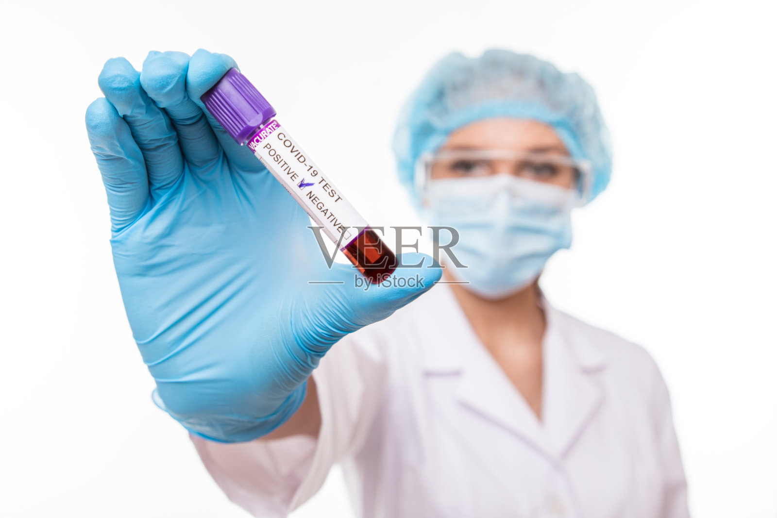 女医生，血液样本呈阴性，感染了冠状病毒。大流行COVID-19照片摄影图片