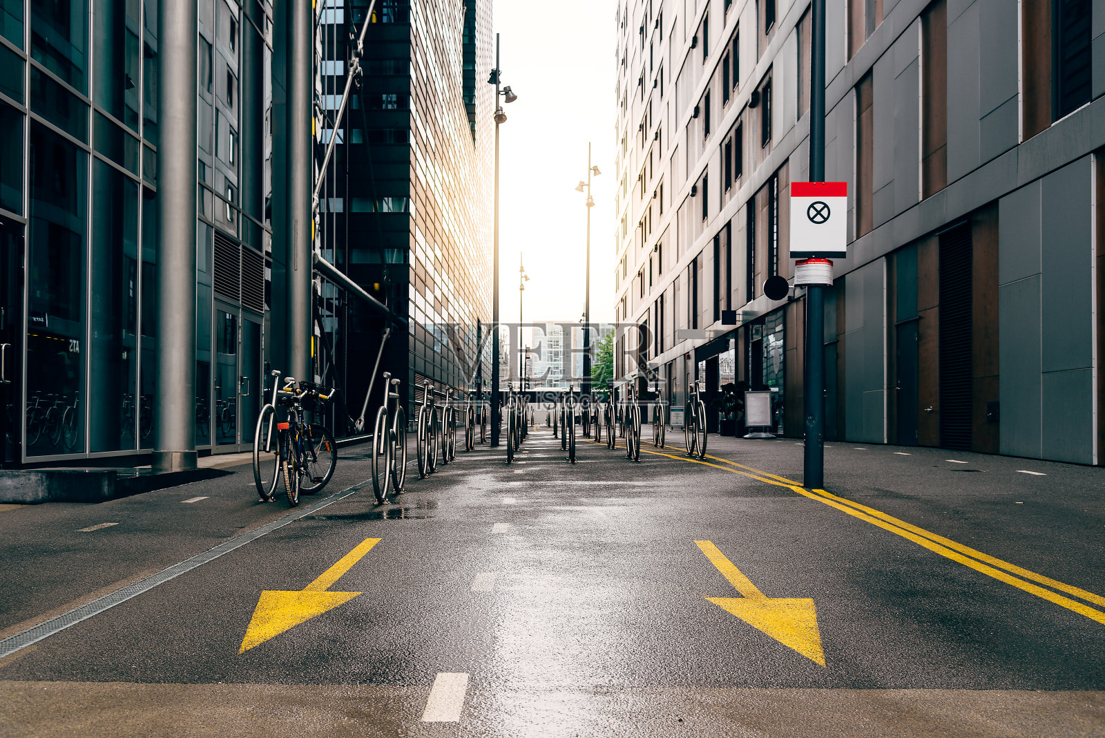 奥斯陆街头的自行车停放处照片摄影图片