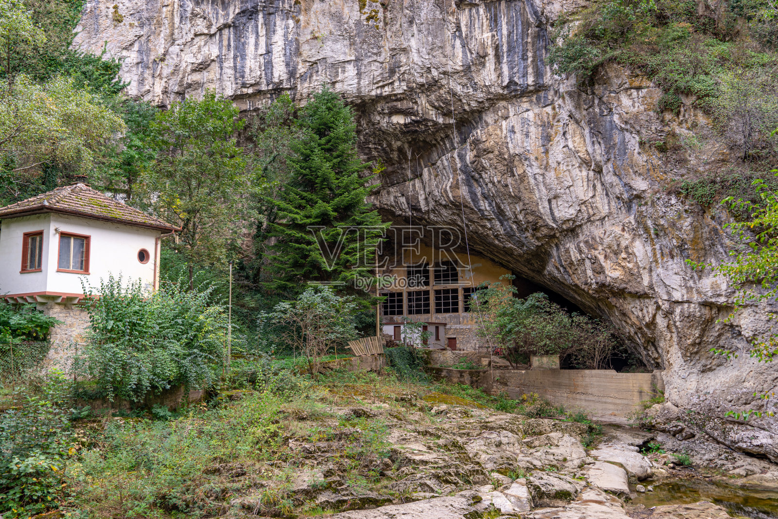 保加利亚Veliko Tarnovo的变形修道院照片摄影图片