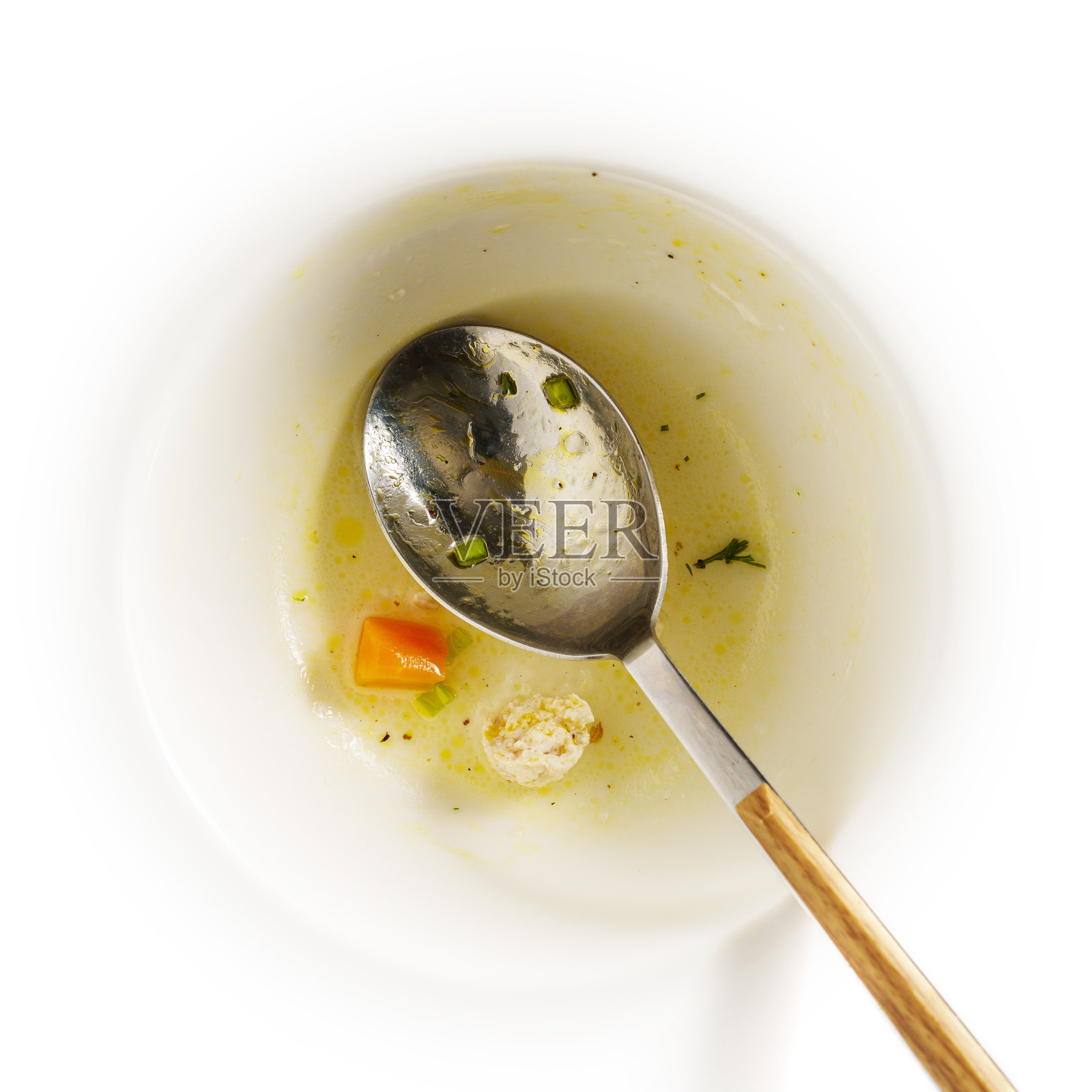 空盘子里有肉丸、米饭和土豆的汤。从以上观点。特写镜头照片摄影图片