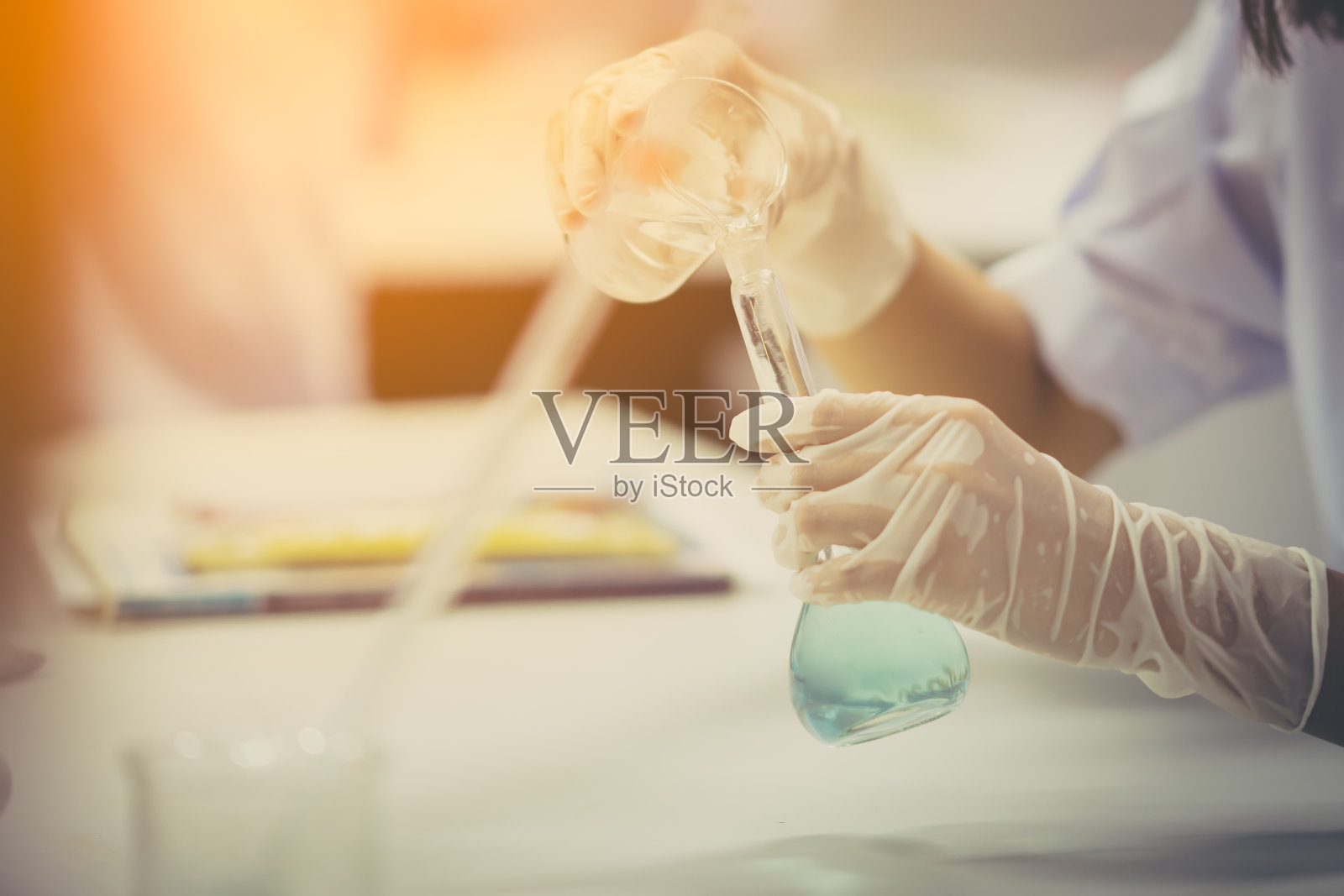 实验化学科学课堂照片摄影图片