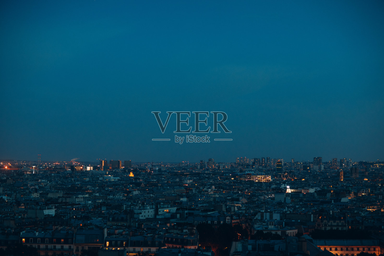 巴黎和巴纳斯山的夜景照片摄影图片