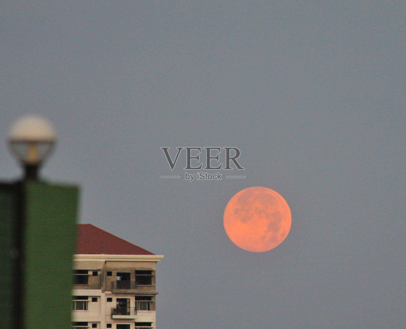 月亮在早晨落下照片摄影图片