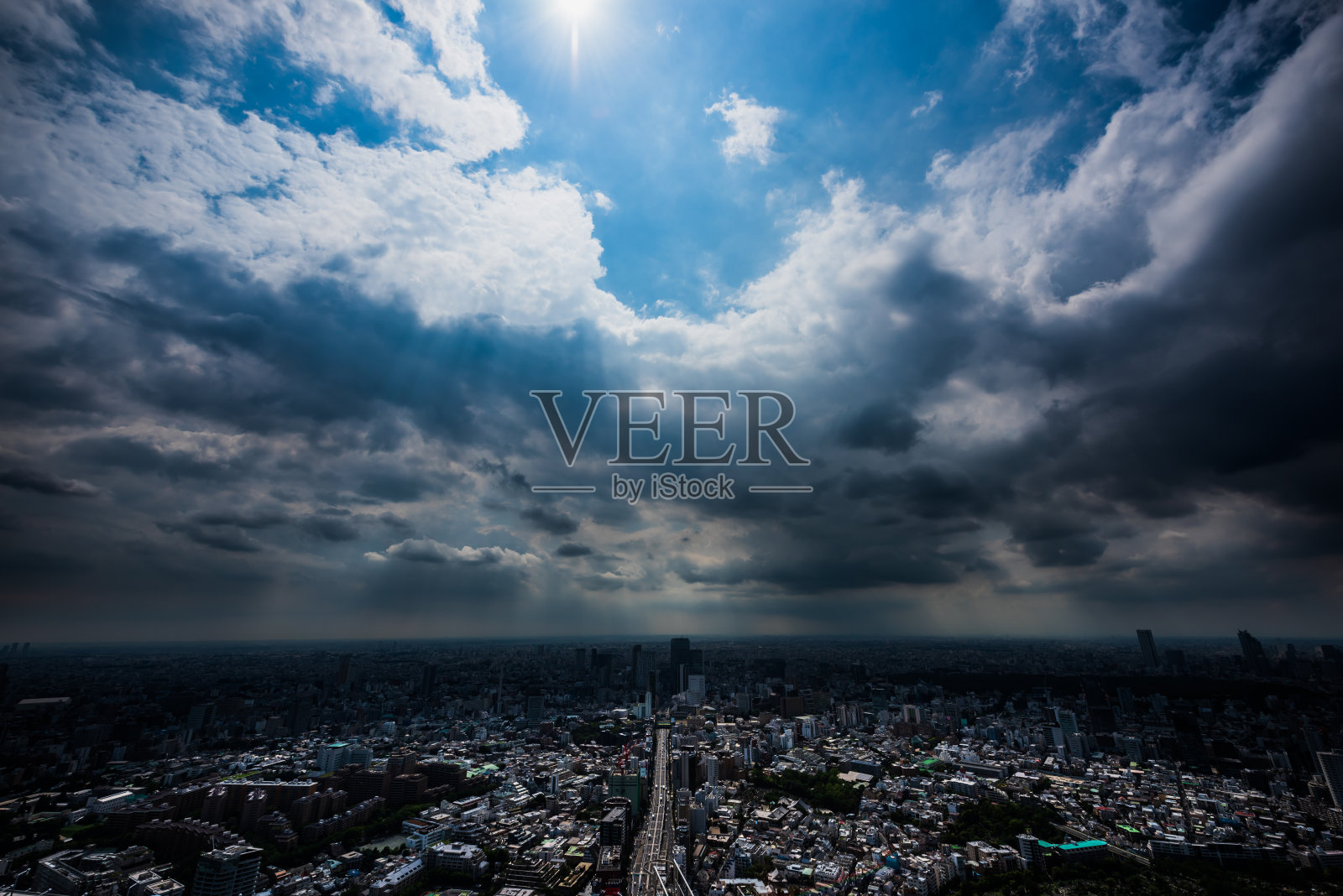 阳光和云彩照片摄影图片