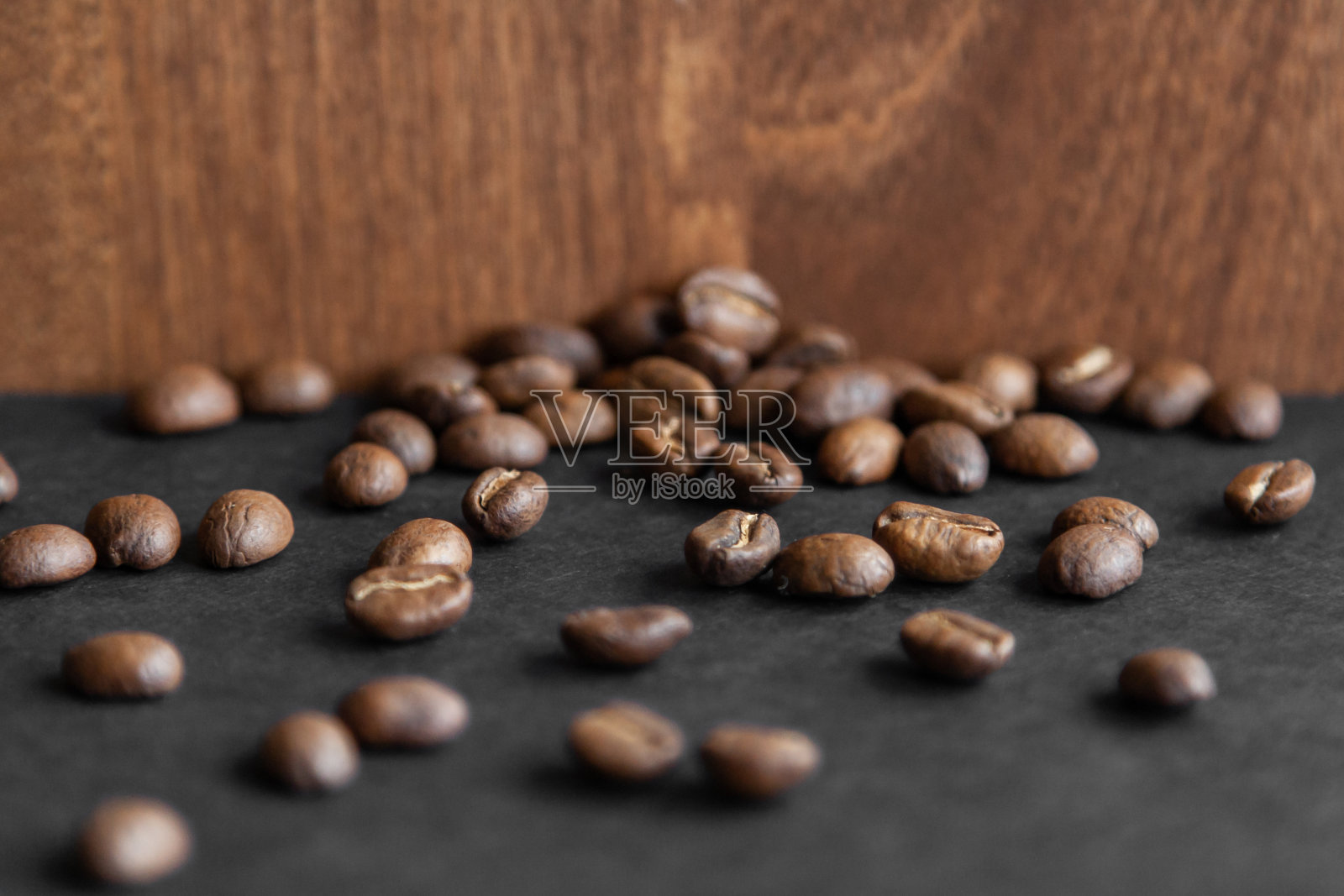 烘焙咖啡豆背景。照片摄影图片