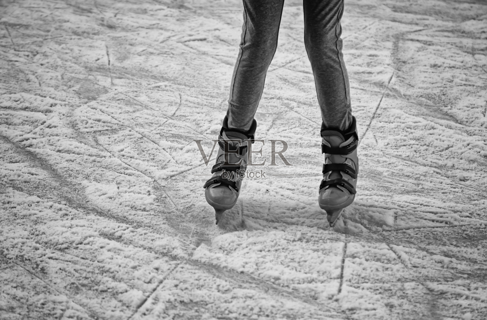 女孩跟踪滑冰照片摄影图片