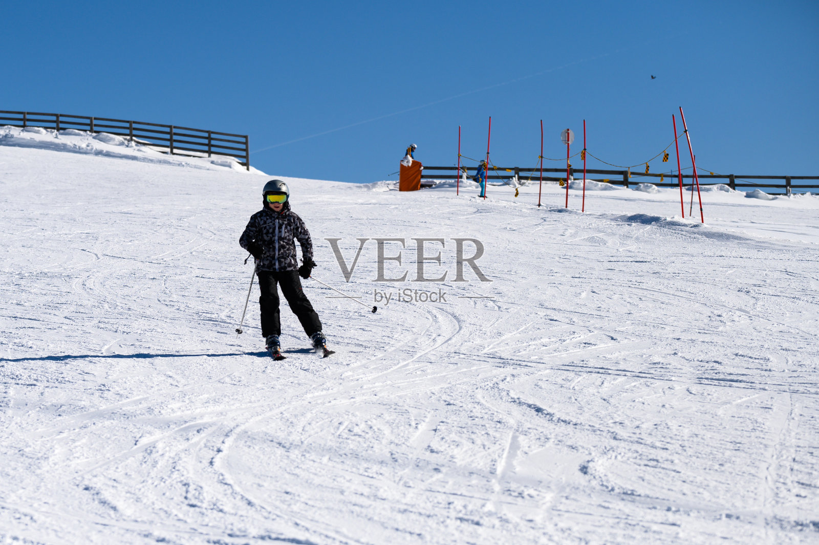 男孩滑雪照片摄影图片