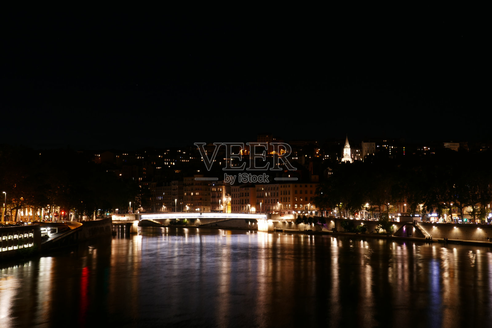 晚上，法国里昂照片摄影图片