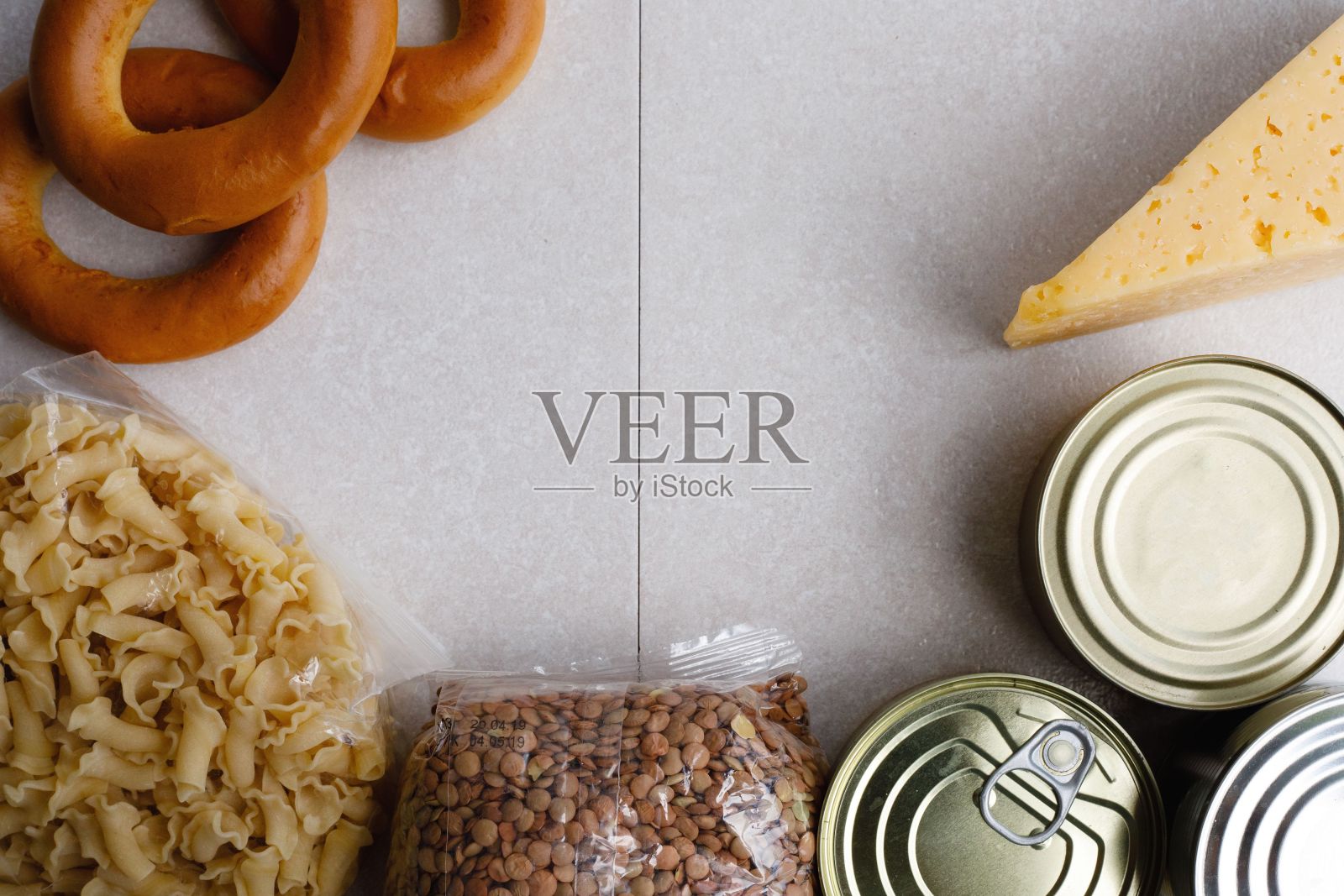 食品捐赠盒在厨房背景，复制空间照片摄影图片