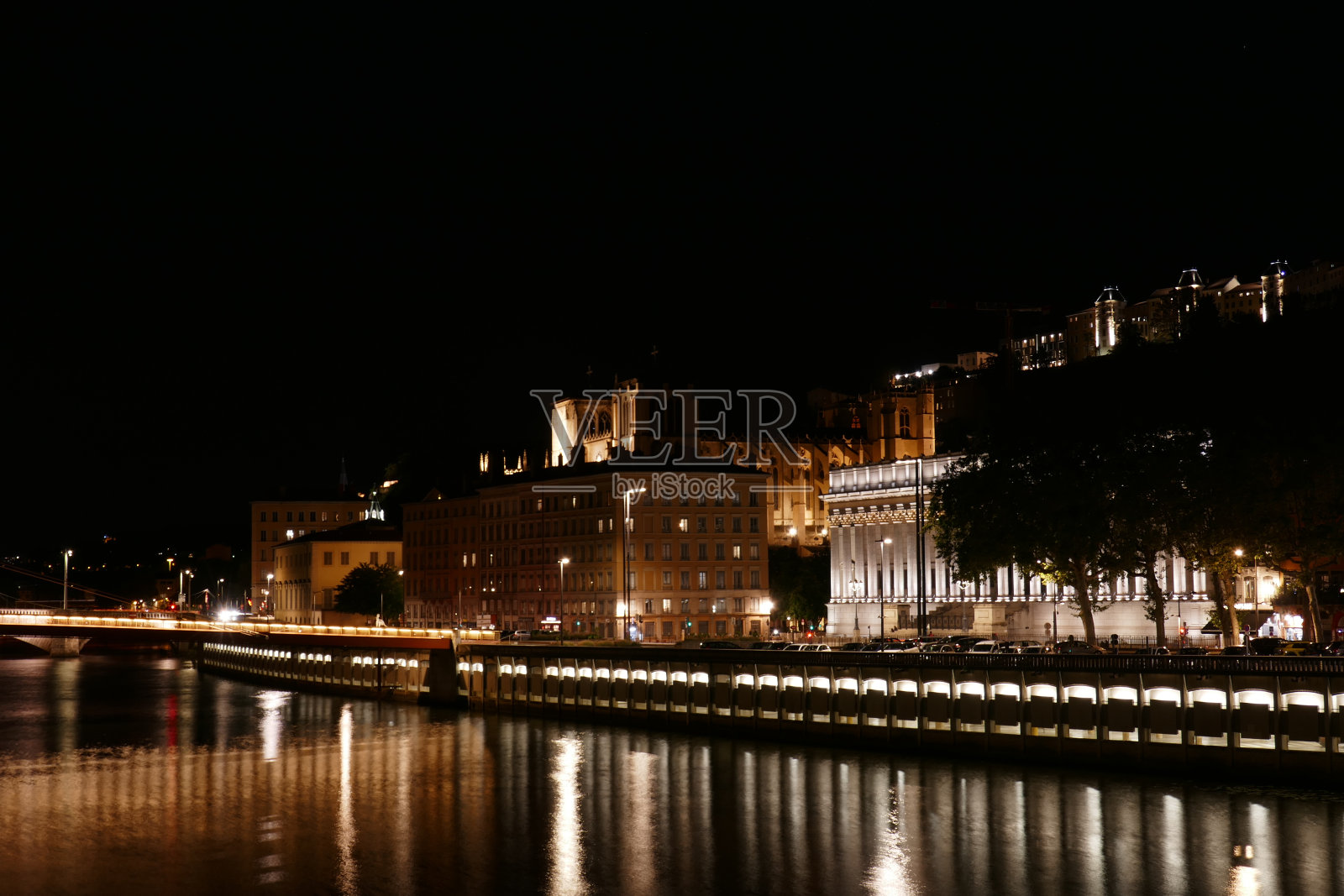 晚上，法国里昂照片摄影图片