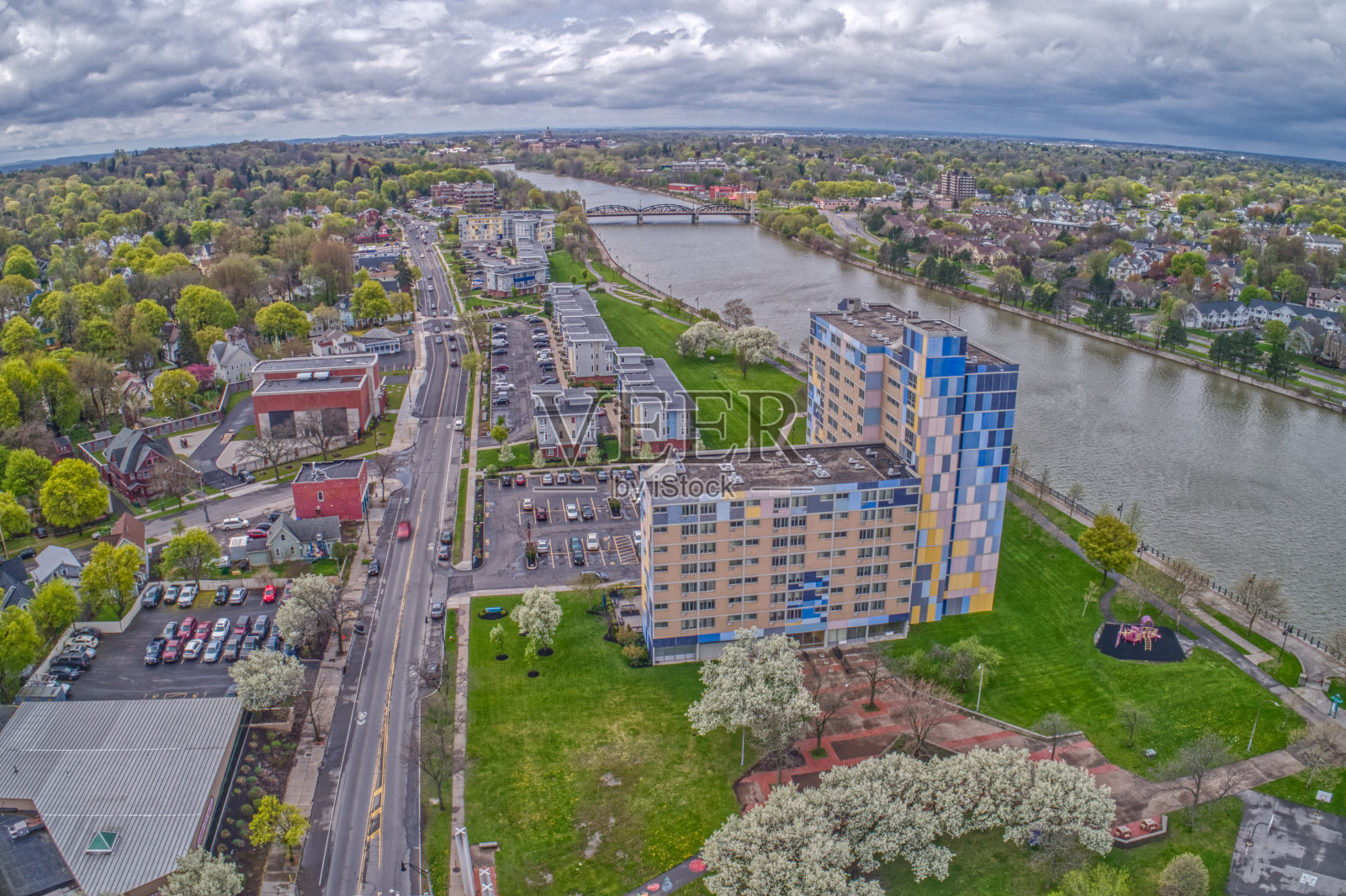 鸟瞰图的市中心罗切斯特，纽约在5月照片摄影图片