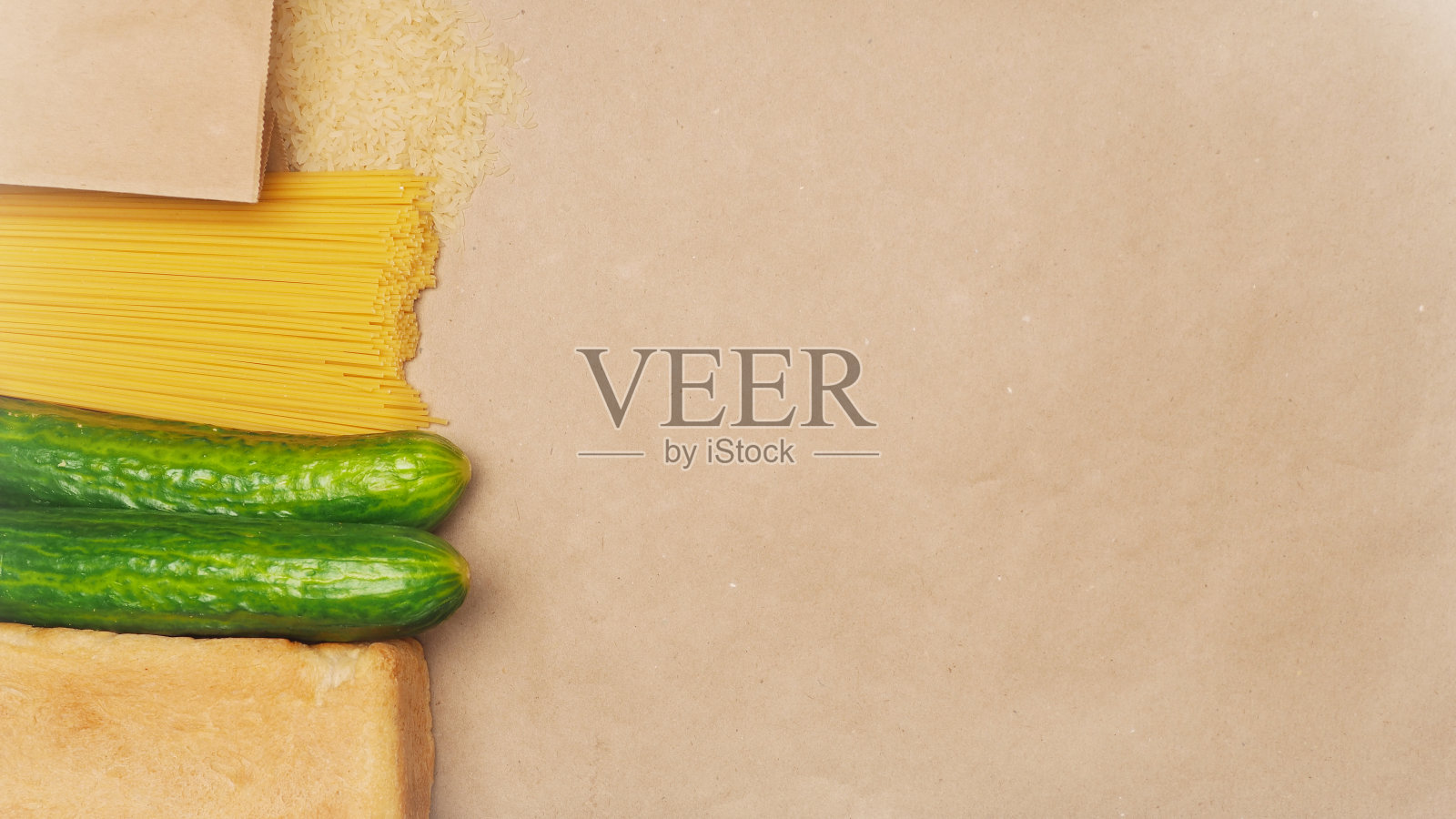 一套用于慈善援助的产品。冠状病毒照片摄影图片