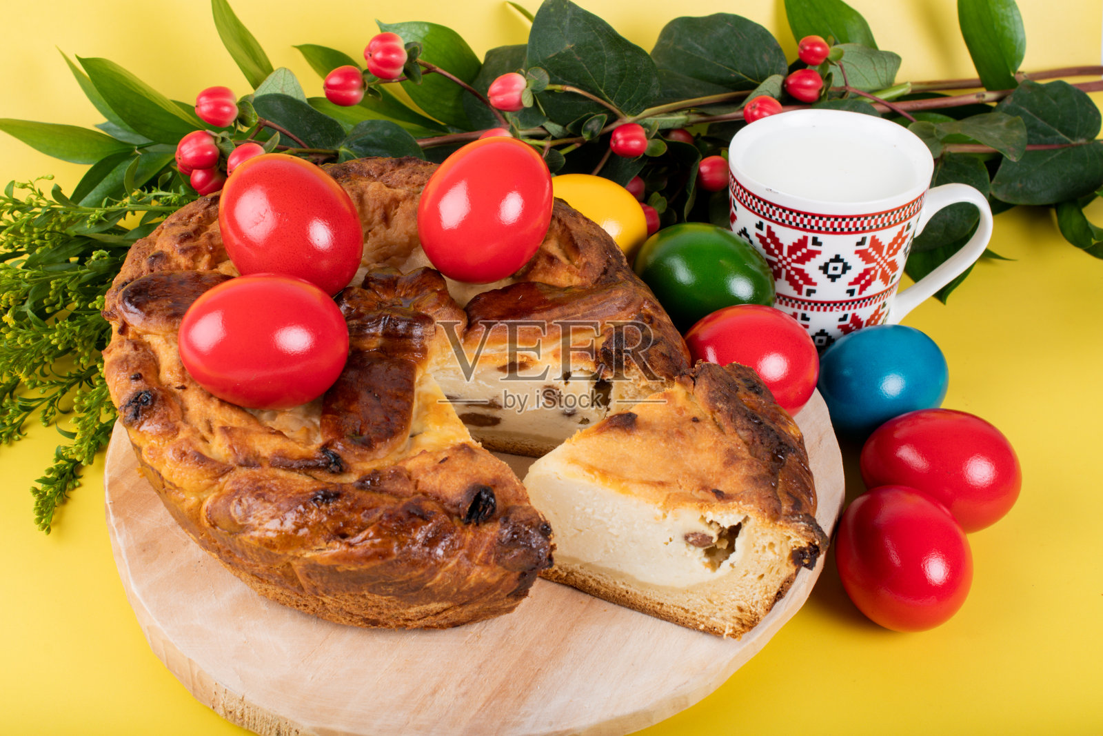 传统的罗马尼亚复活节餐桌，自制的杂碎照片摄影图片