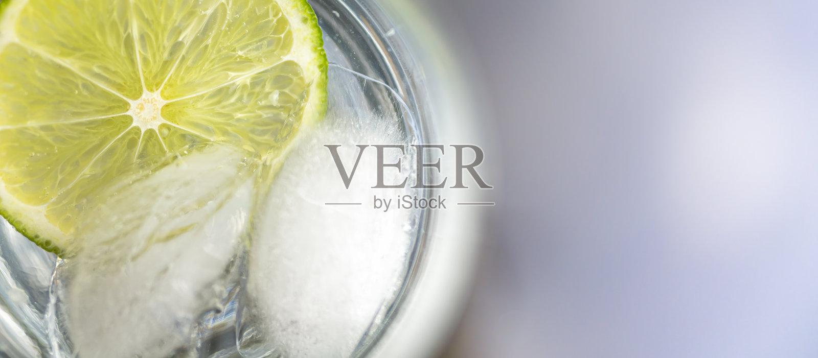 金汤力提神饮料照片摄影图片