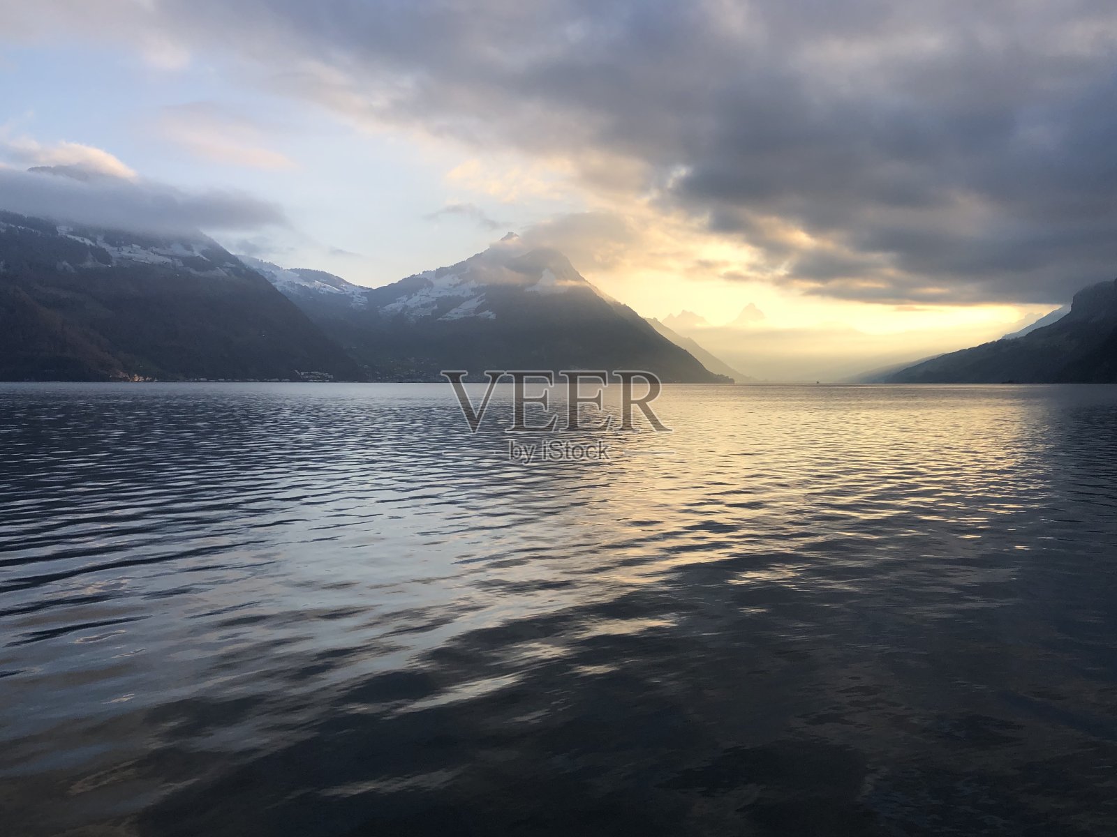 第二天醒来照片摄影图片