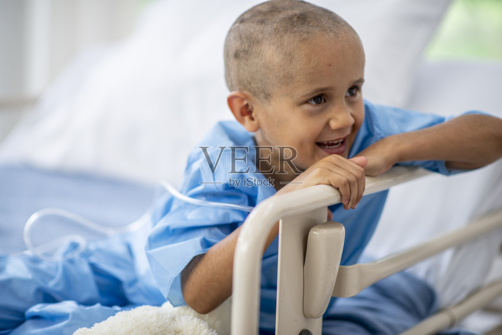 一个得了癌症的小男孩进了医院照片摄影图片