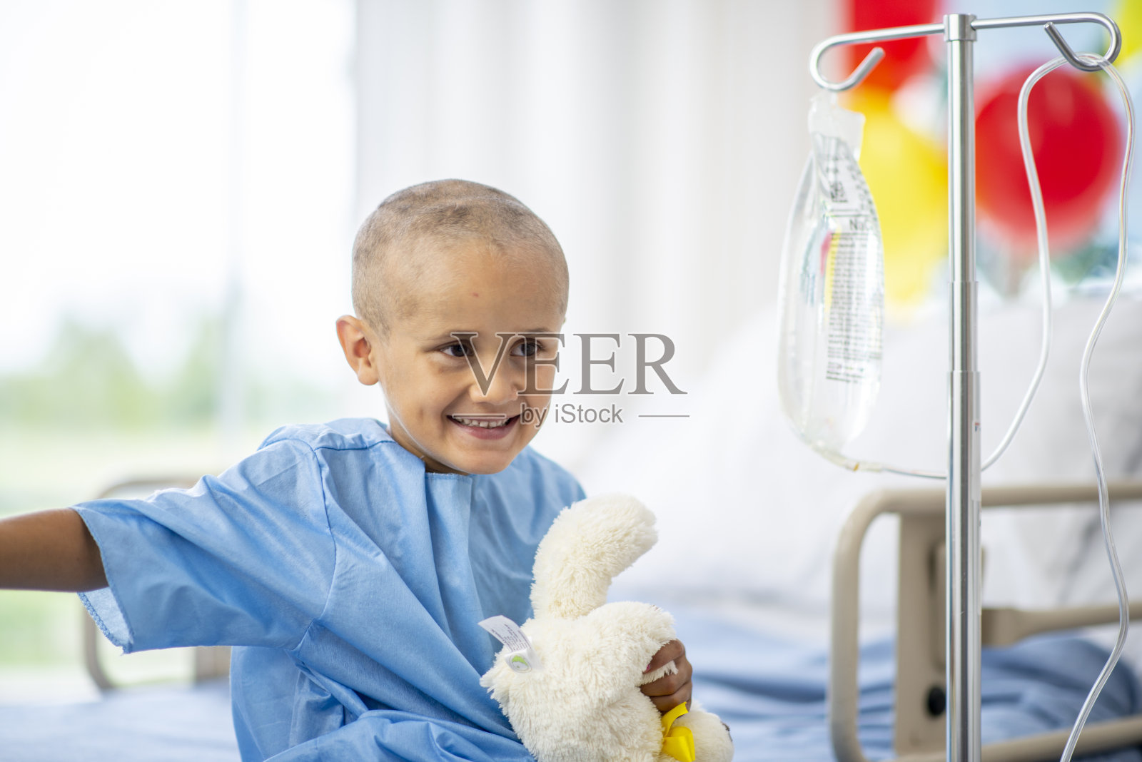 一个得了癌症的小男孩进了医院照片摄影图片