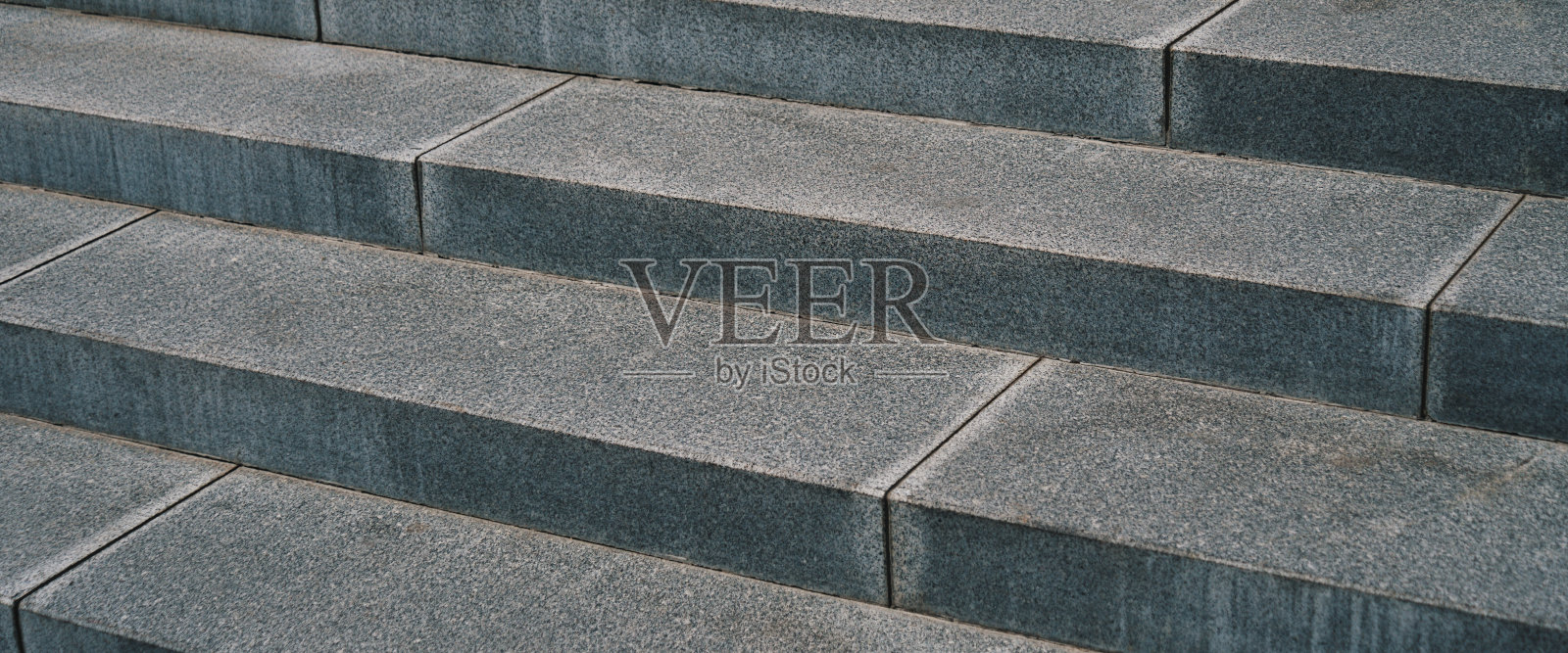 一个由花岗岩台阶制成的楼梯的特写视图。照片摄影图片