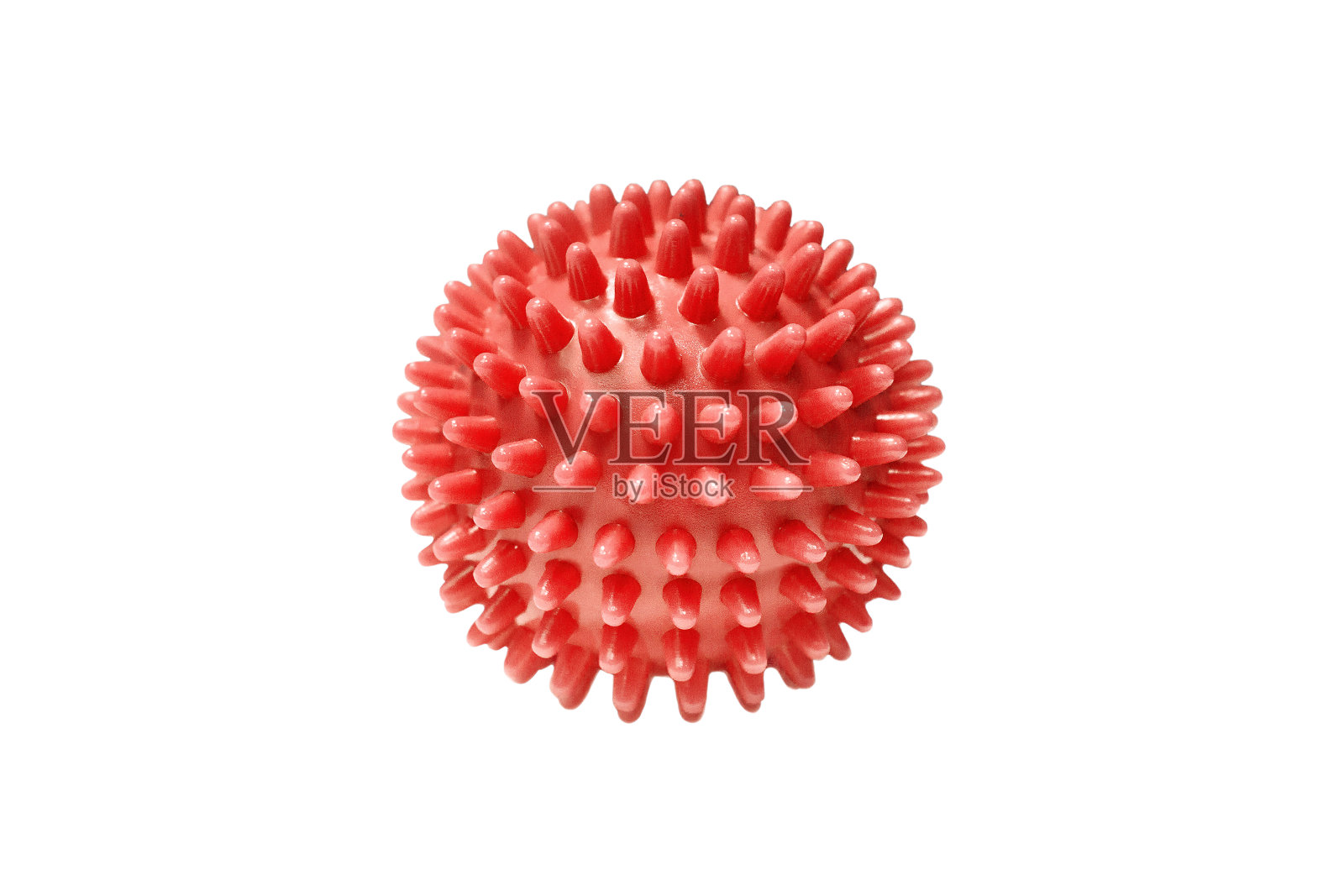 红色按摩健身球孤立在白色背景。刺猬球。特写的蓝色尖刺按摩球的健康治疗。和狗狗玩的橡皮球。冠状病毒COVID-19模型。照片摄影图片