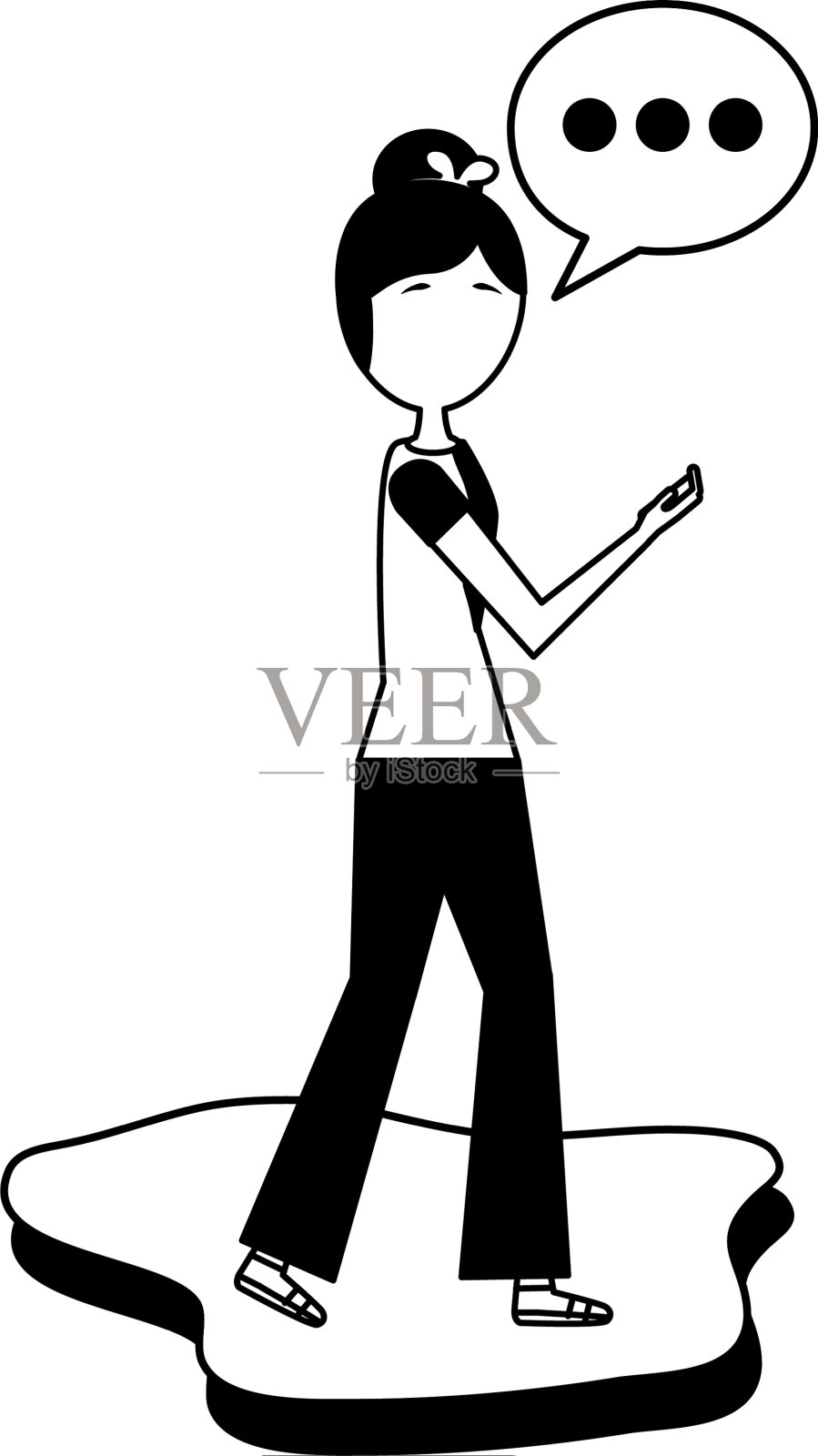 年轻女子使用智能手机语音泡泡设计元素图片