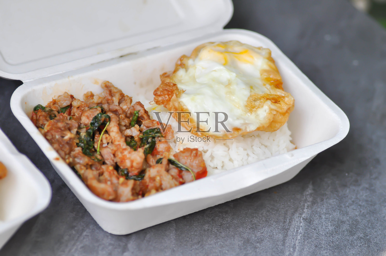 猪肉炒辣椒酱，鸡蛋炒饭照片摄影图片