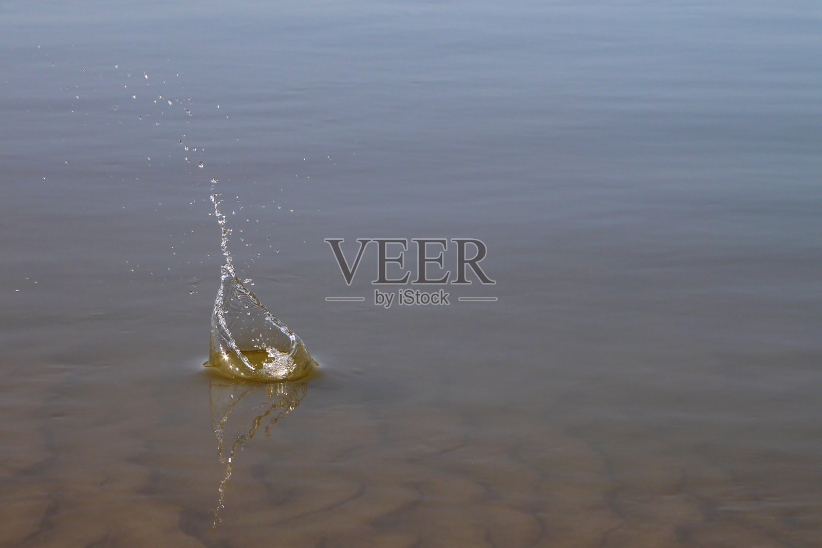 水溅滴照片摄影图片