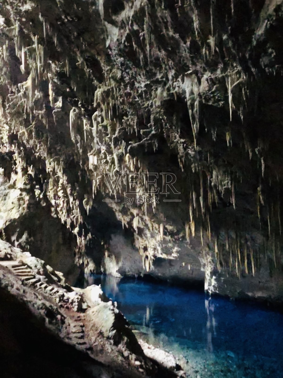 蓝湖洞是一个自然的纪念碑。照片摄影图片