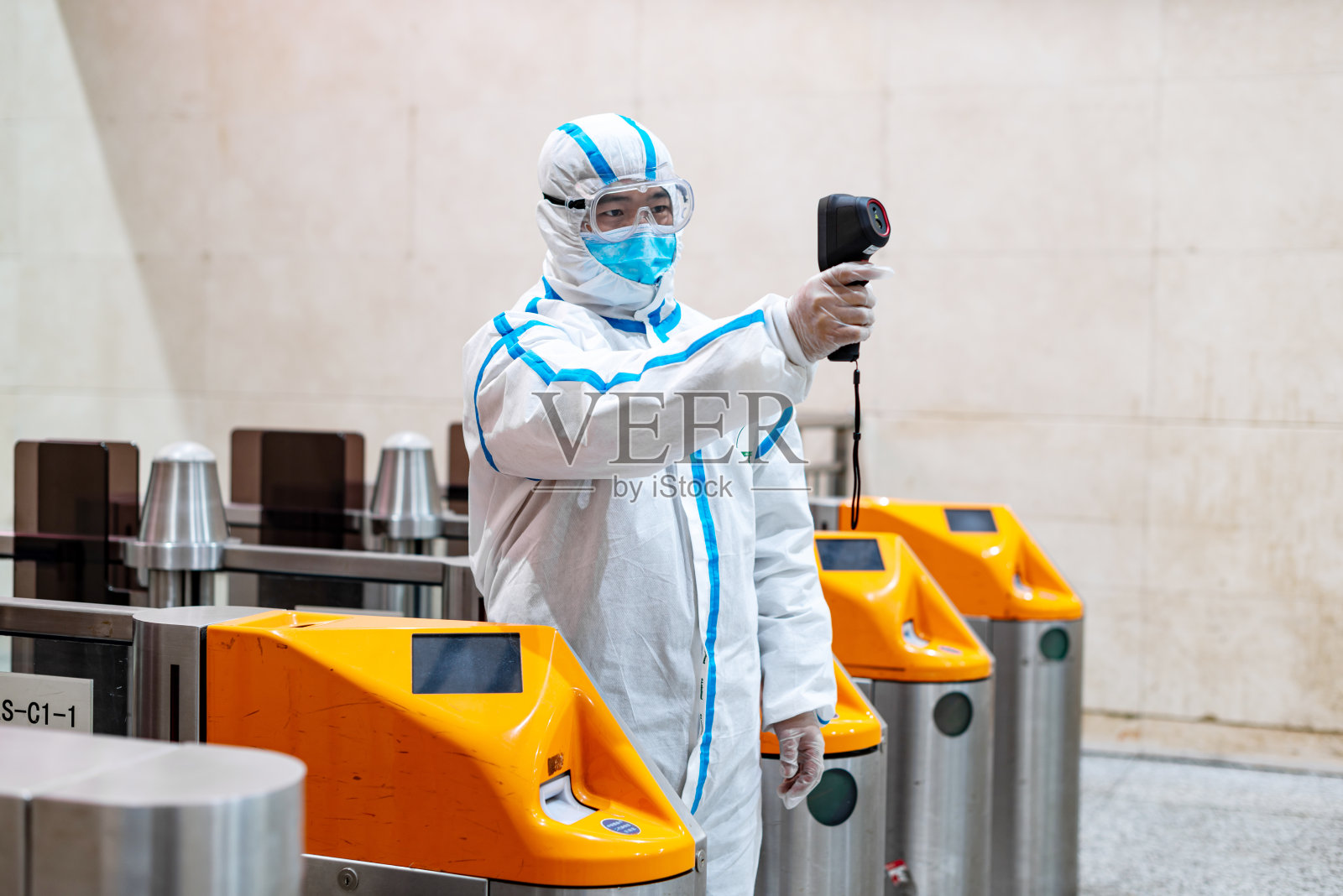 新冠肺炎疫情防控工作者照片摄影图片