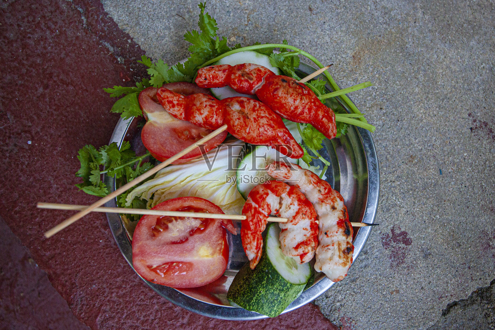 沙嗲鲜虾配蔬菜照片摄影图片