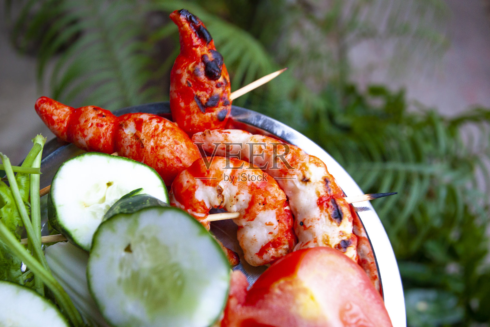 沙嗲鲜虾配蔬菜照片摄影图片