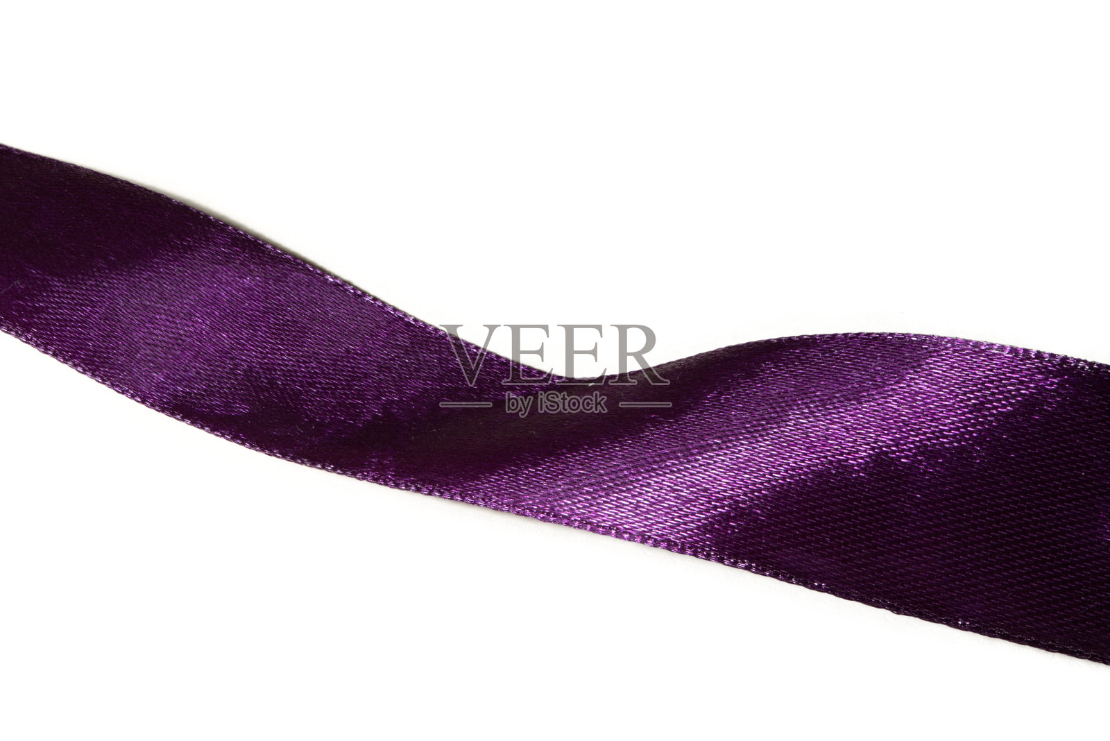 白色背景上扭曲的缎带照片摄影图片