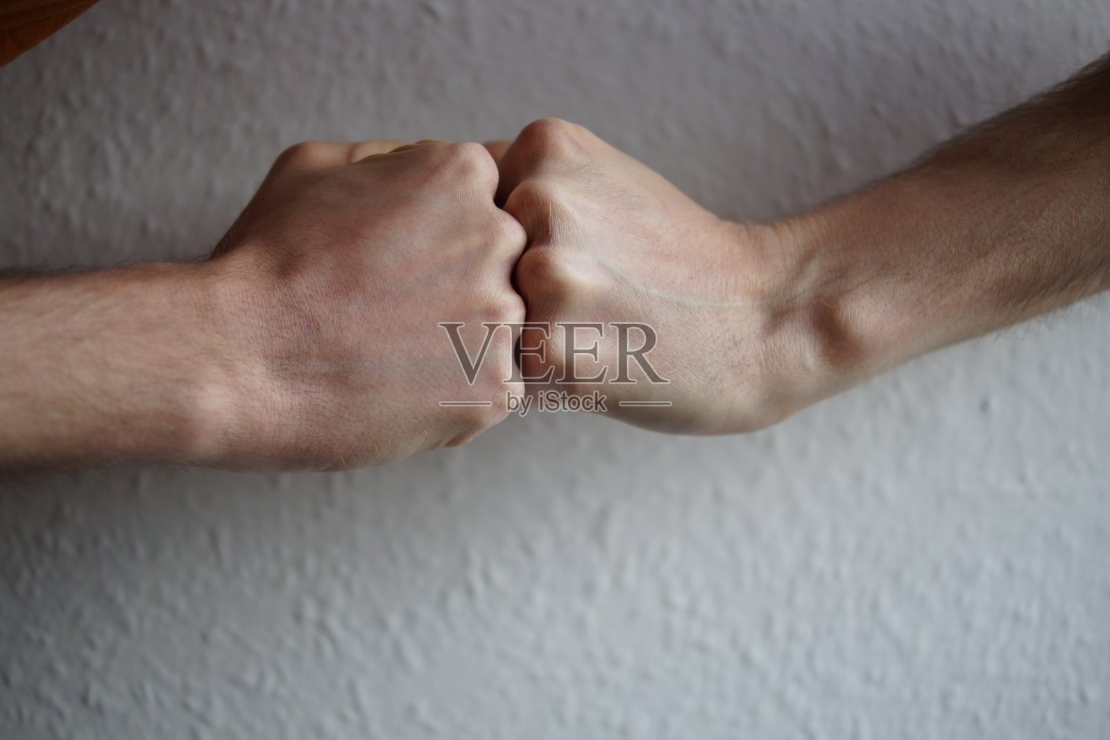 拳头猛击。照片摄影图片