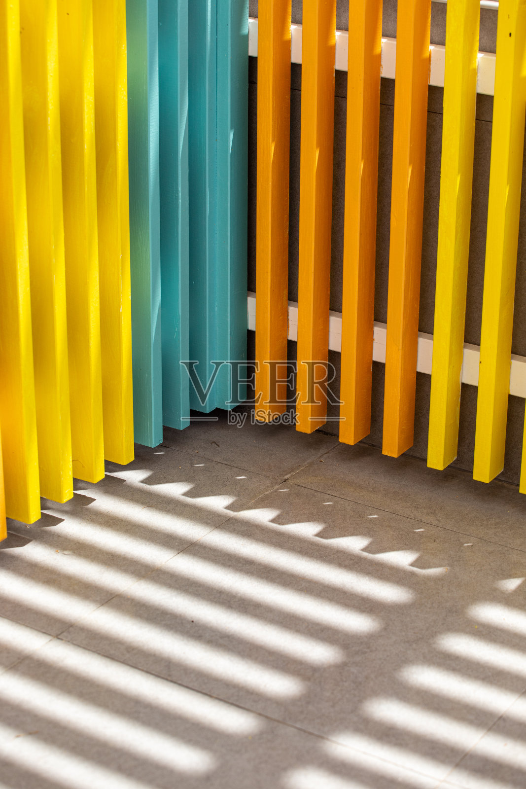 多色边界在海滩咖啡馆照片摄影图片