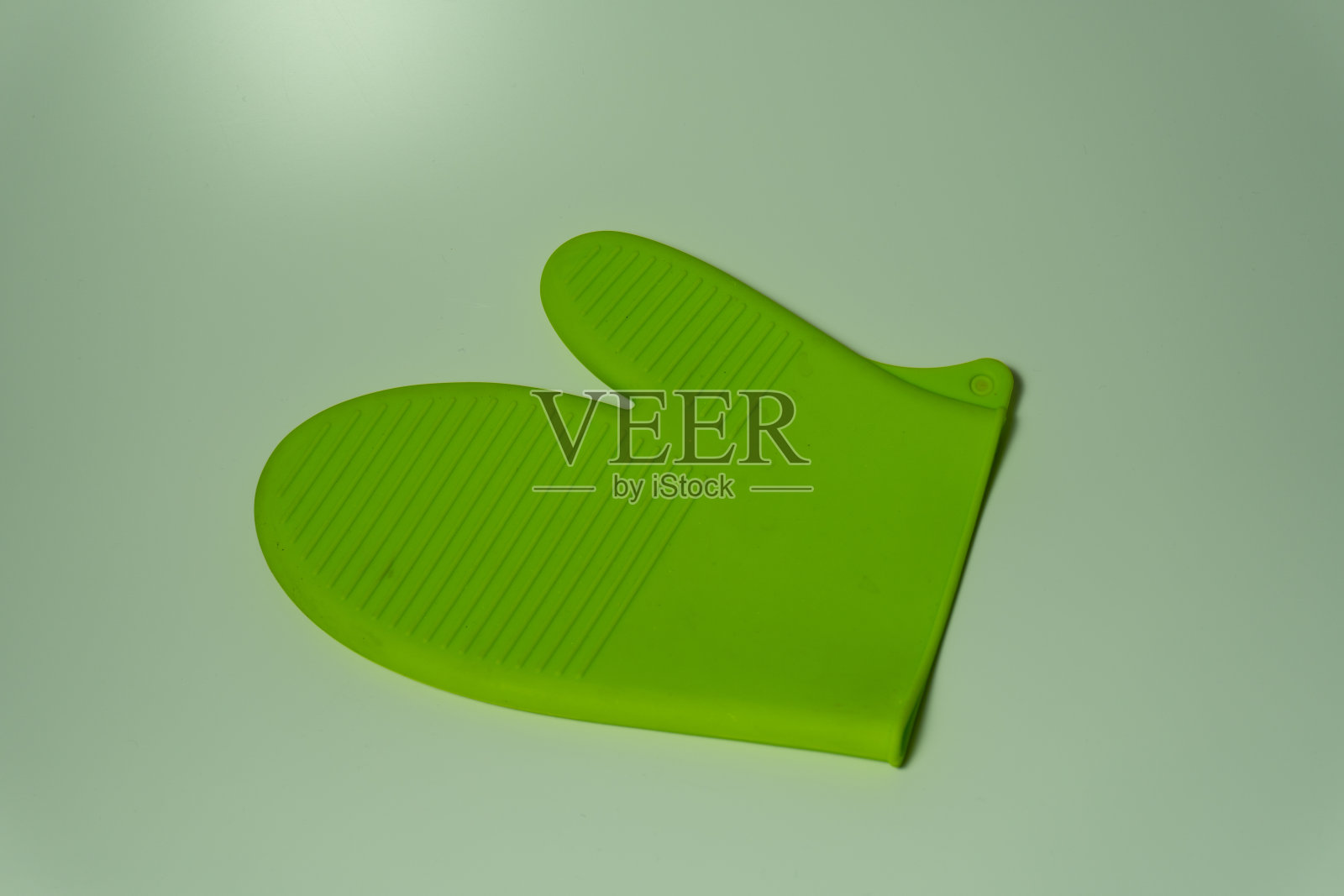 厨房中绿色防火手套手套架照片摄影图片