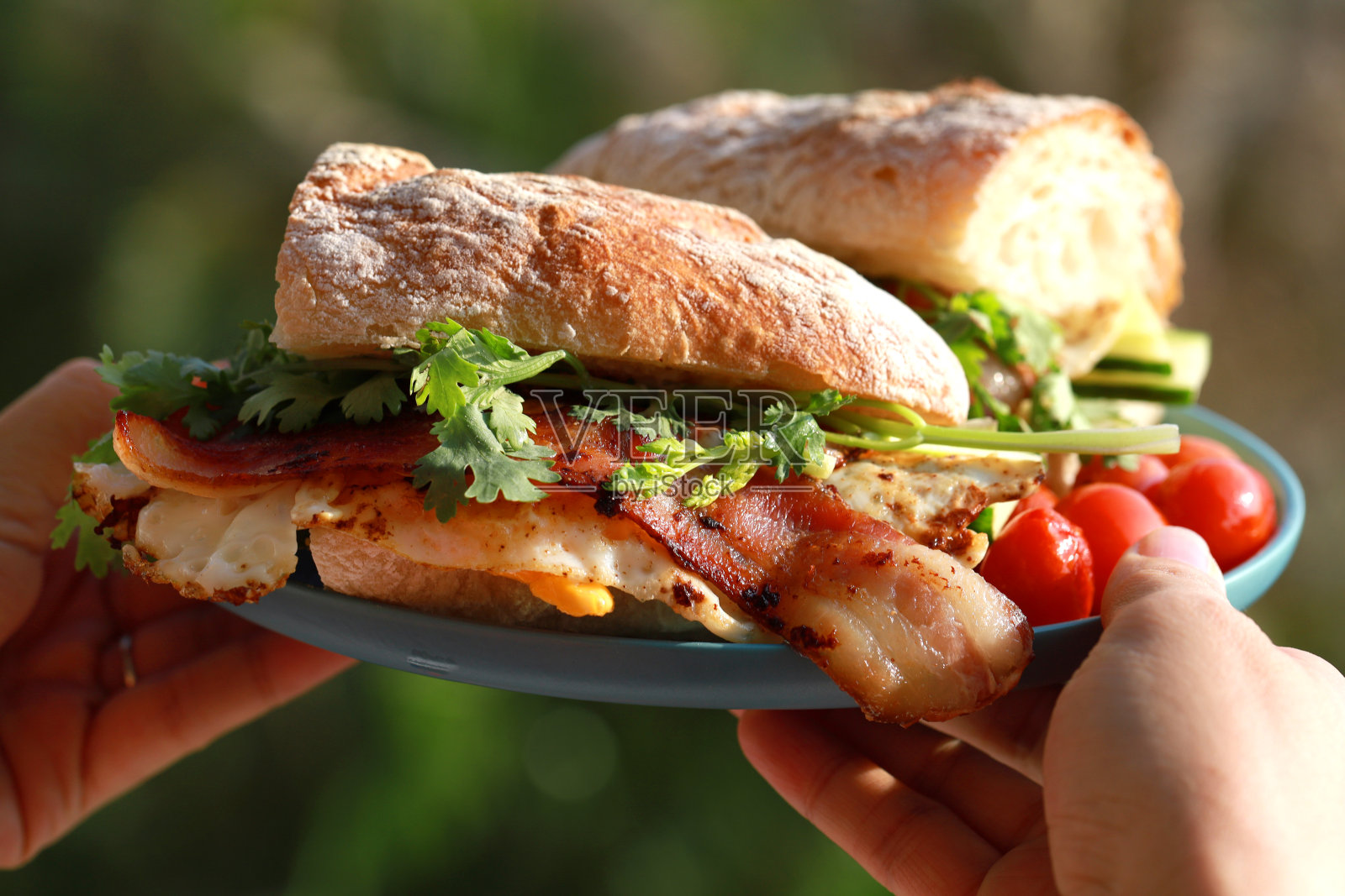 法式白面包三明治配培根照片摄影图片