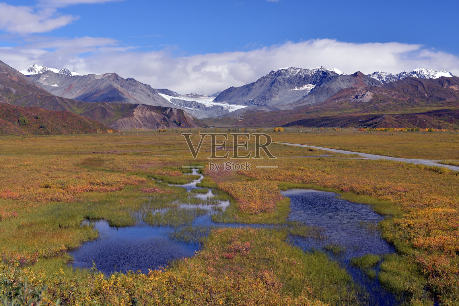 秋天的阿拉斯加山脉照片摄影图片