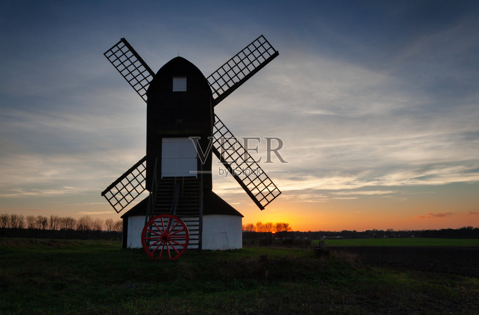 英国乡村的Pitstone风车照片摄影图片