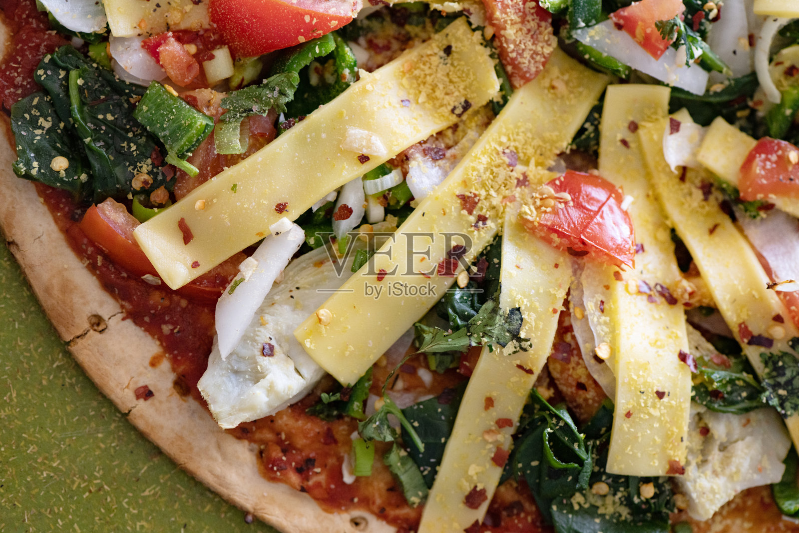 特写自制薄皮素食披萨室内照片摄影图片