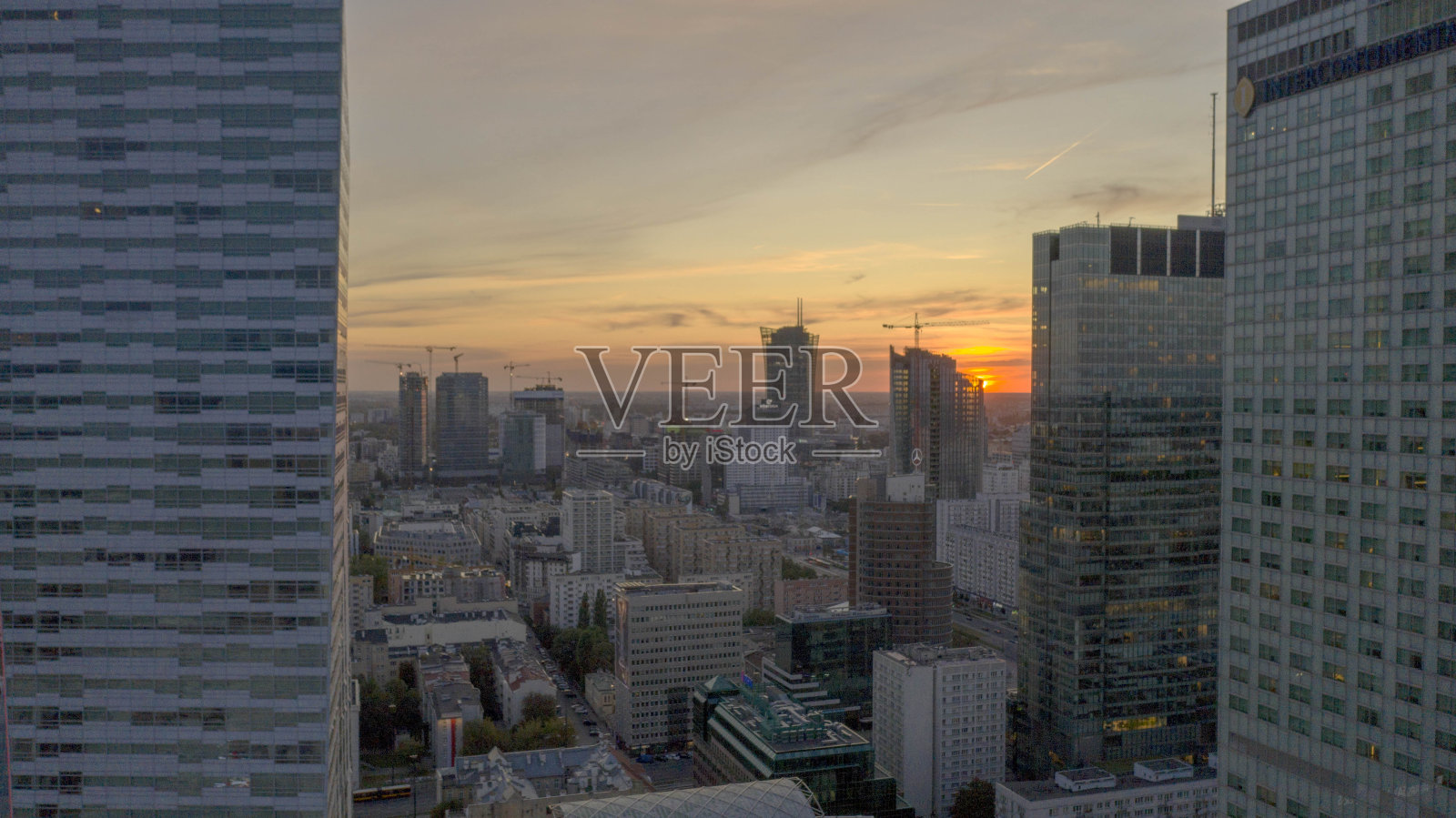 华沙日落照片摄影图片