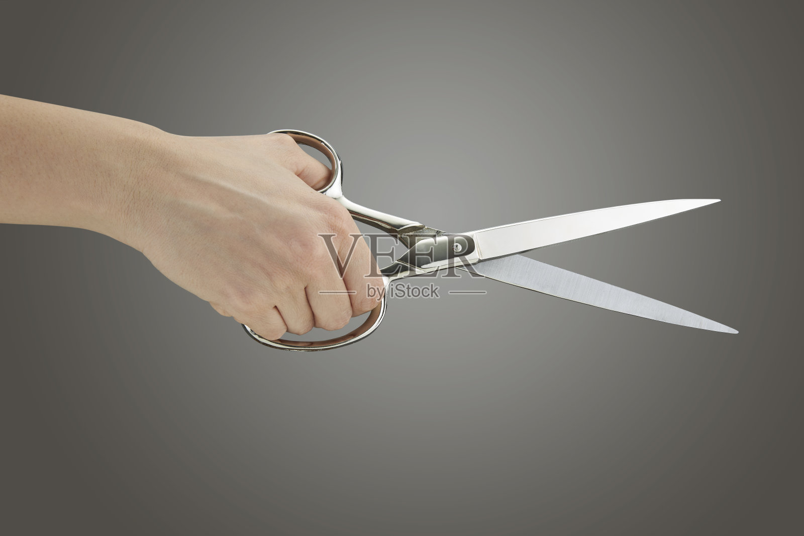 手持剪刀的女人照片摄影图片