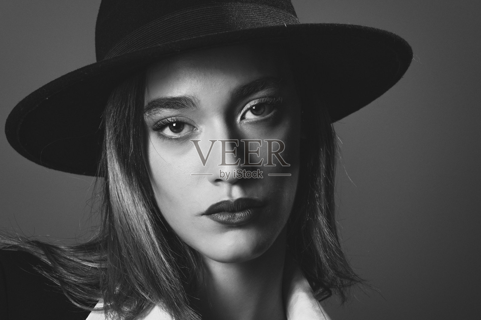 化妆的美女照片摄影图片