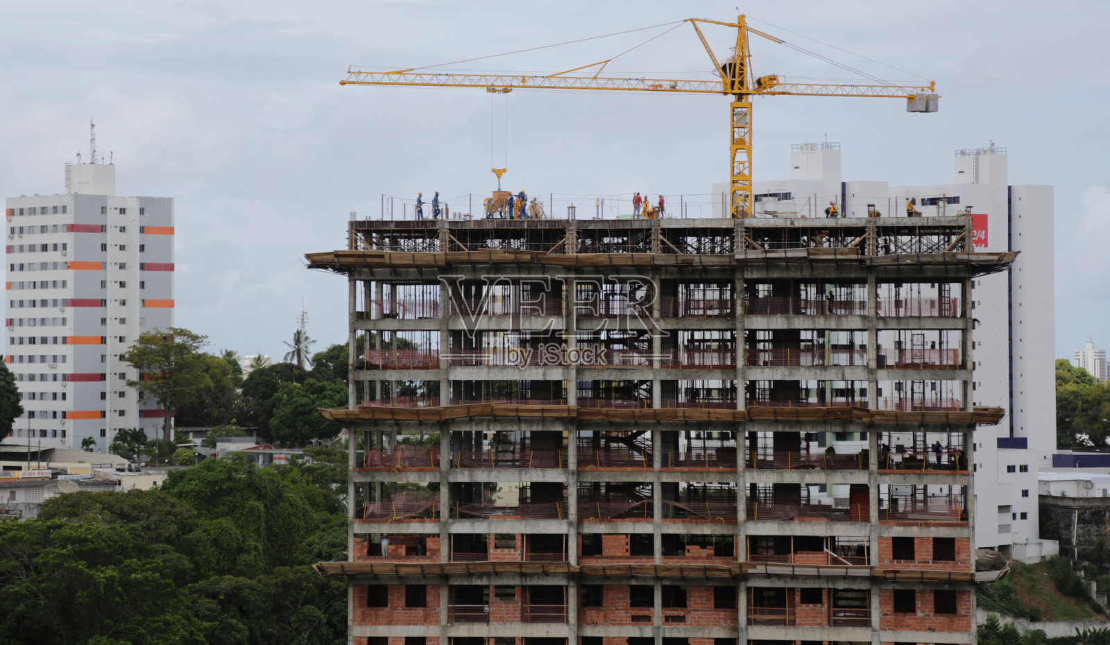 从事民用建筑工作的工人照片摄影图片