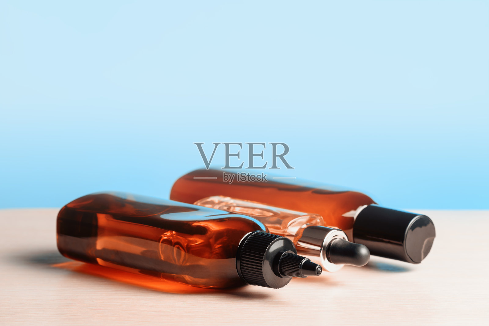 用于水疗的油瓶。水疗中心的概念。照片摄影图片