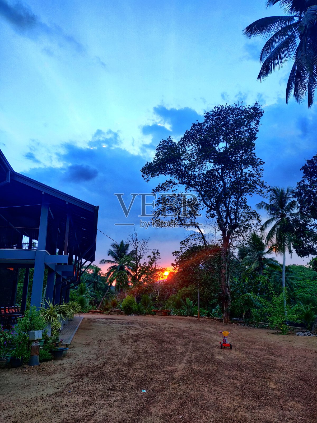 从一个乡村看日落照片摄影图片