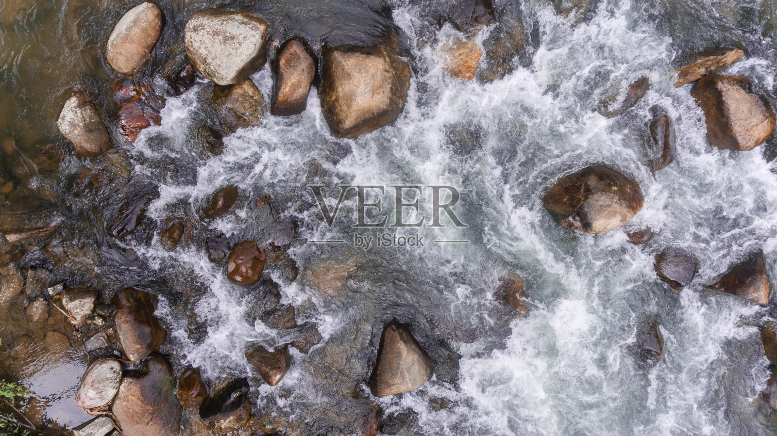 河流与岩石的航拍照片照片摄影图片