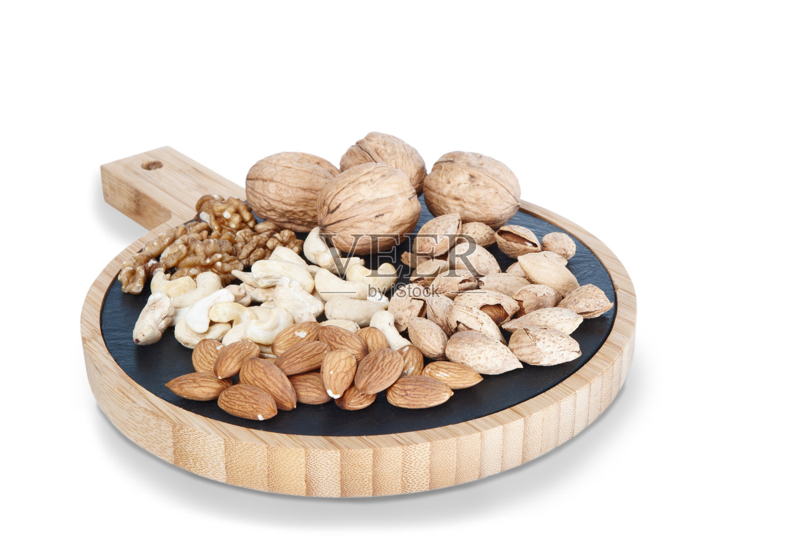 不同的坚果孤立在白色。核桃、杏仁、腰果。照片摄影图片