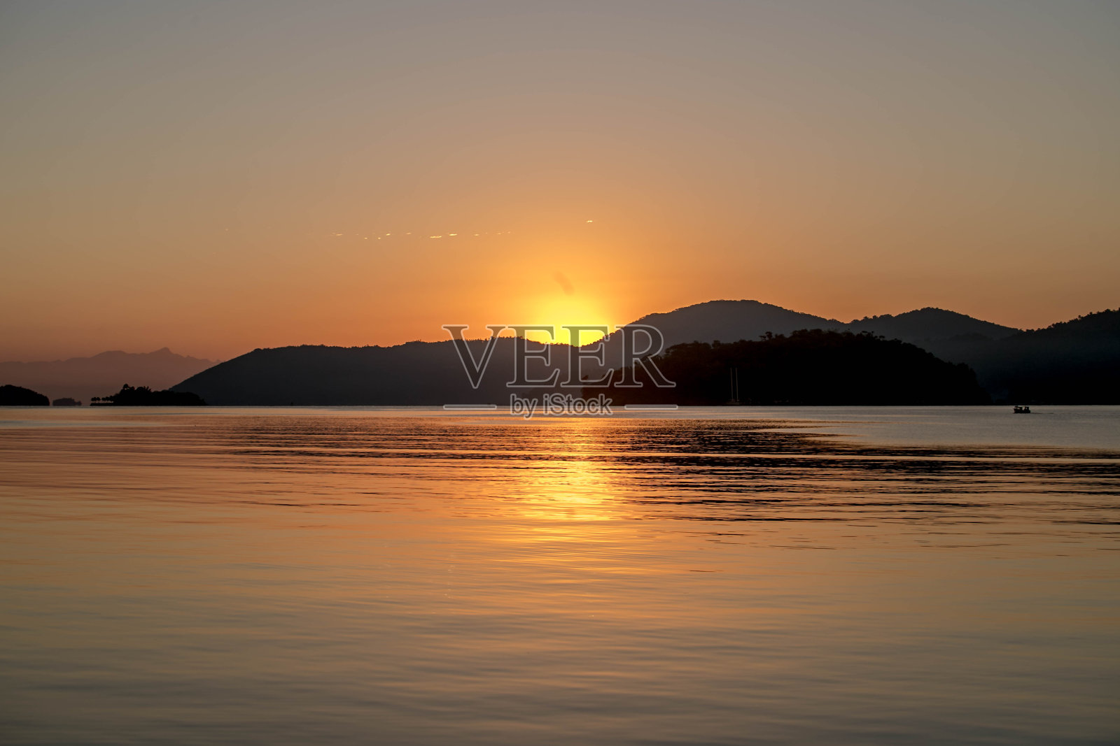 派对码头的日出照片摄影图片